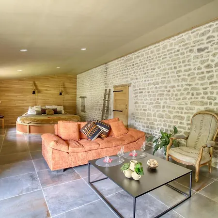 Tesoro Climatisee Avec Piscine Hammam Et Jardin Avec Piscine Bed & Breakfast